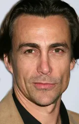 Дэниэл Бернхард