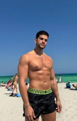 Бернардо Флорес