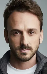 Адам МакАртур