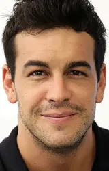 Марио Касас